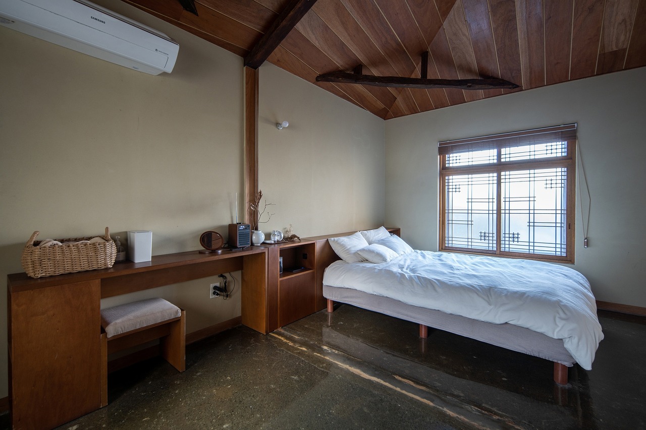 1인가구] 독립 5개월 차🏠 '집꾸'에 푹 빠진 웹 디자이너의 특별한 구석 : 1집구석 | 1HOWS :: PEOPLE, image size:1280x853