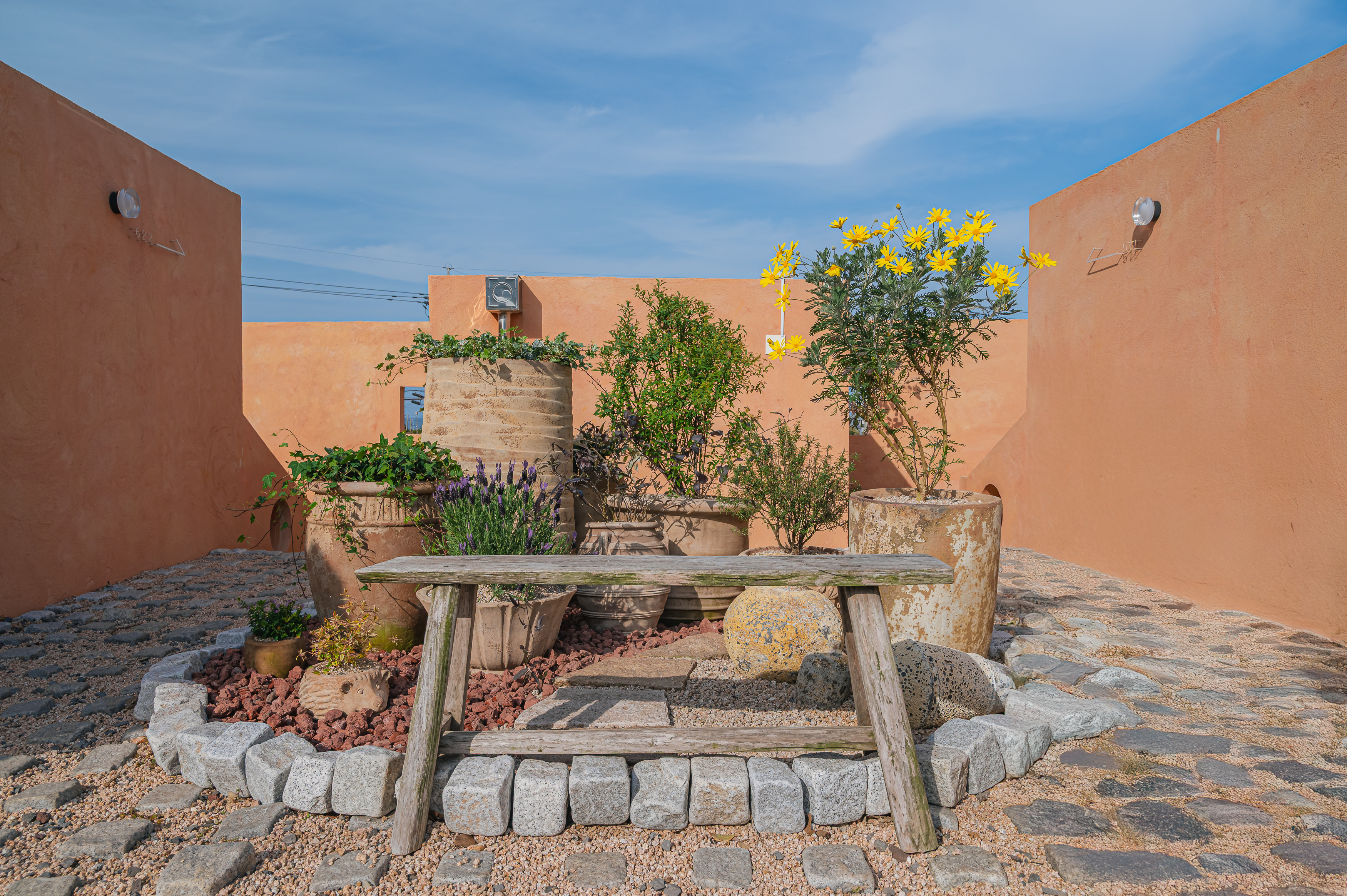 https://images.stayfolio.com/system/pictures/images/000/274/291/original/82988e09f33b8d2b1c8be7818f572904cf81a0c4.jpg?1750694570