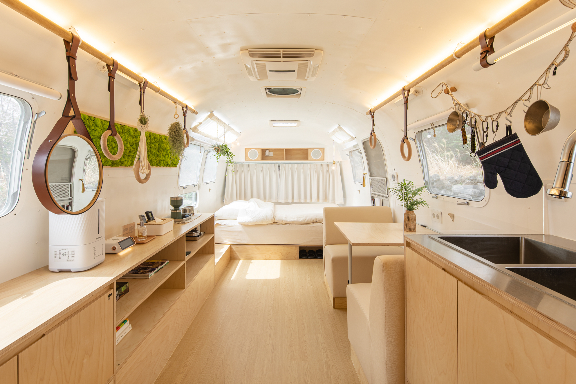 Around Follie 客室 Airstream 31ft +