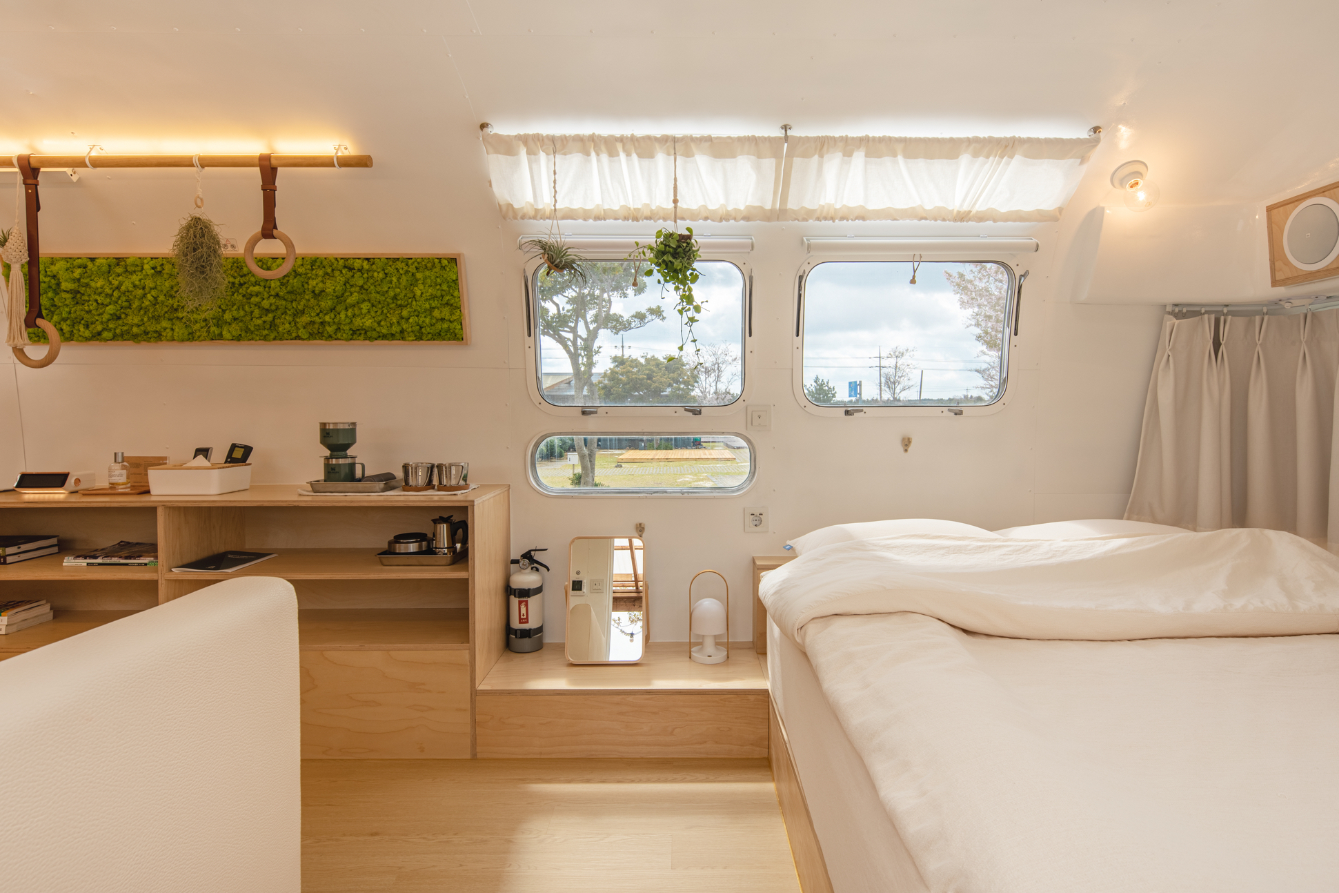 Around Follie 客室 Airstream 31ft +