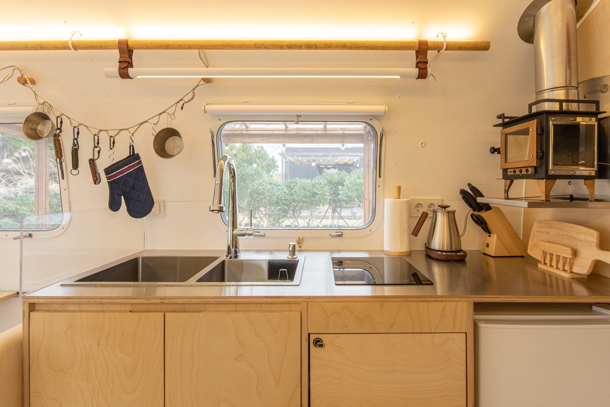 Around Follie 客室 Airstream 31ft +