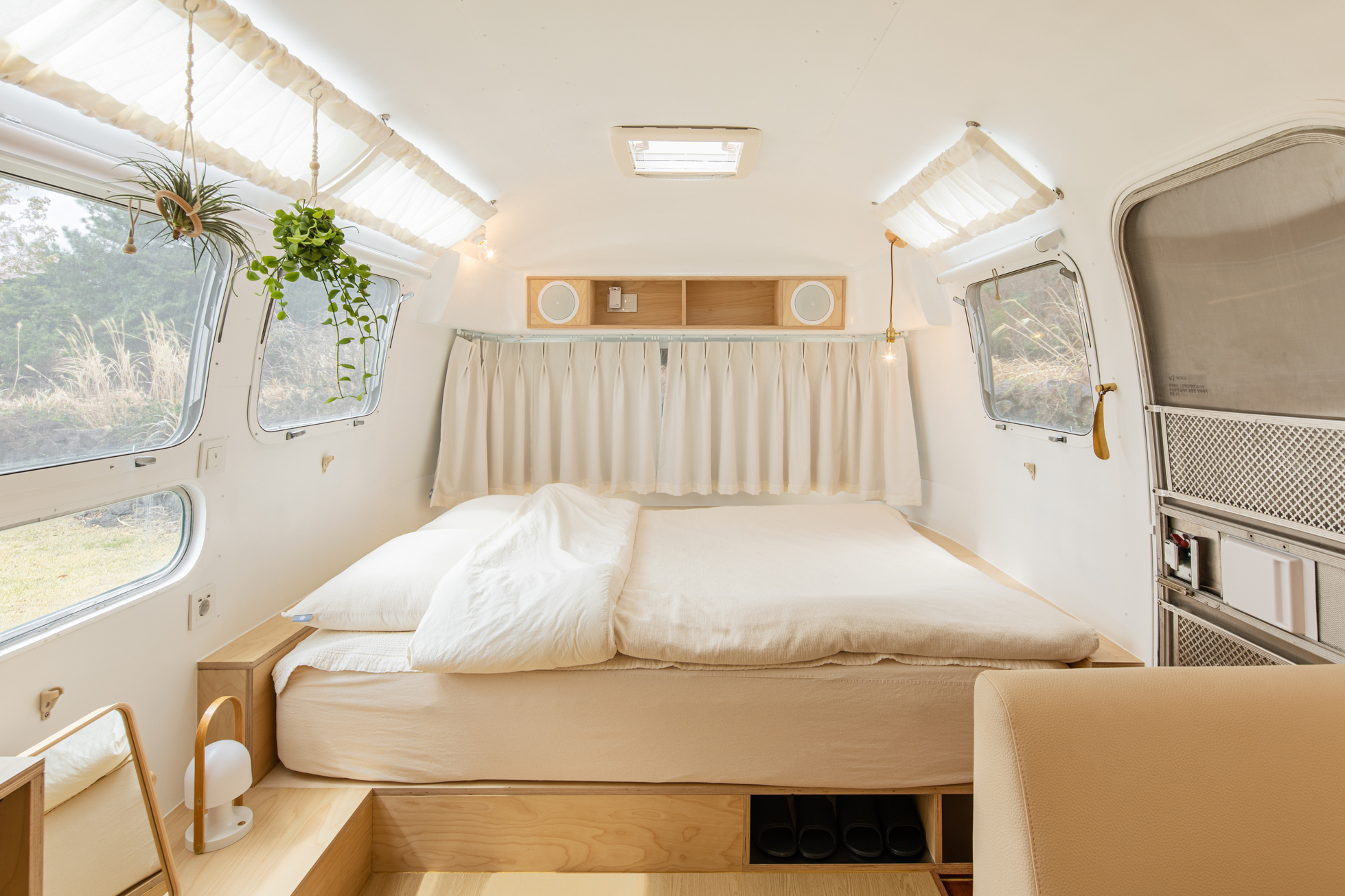 Around Follie 客室 Airstream 31ft +