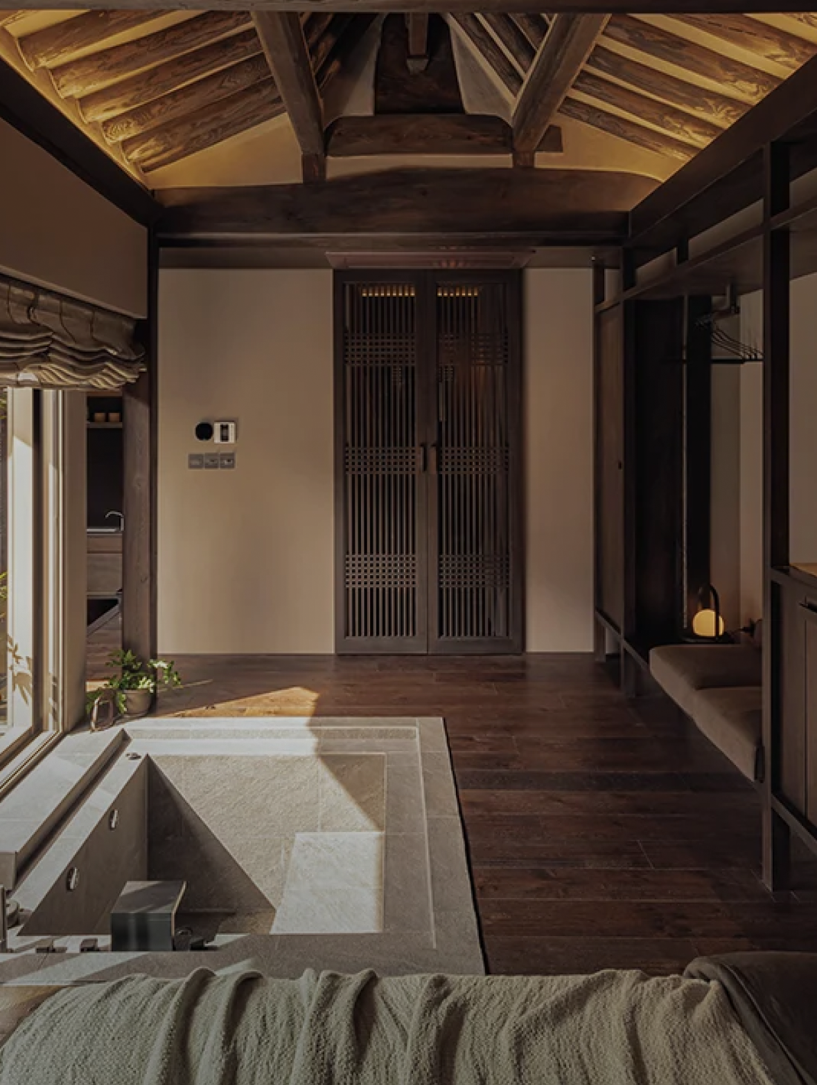 庭を眺めながら
湯浴みを楽しむ韓屋ステイ