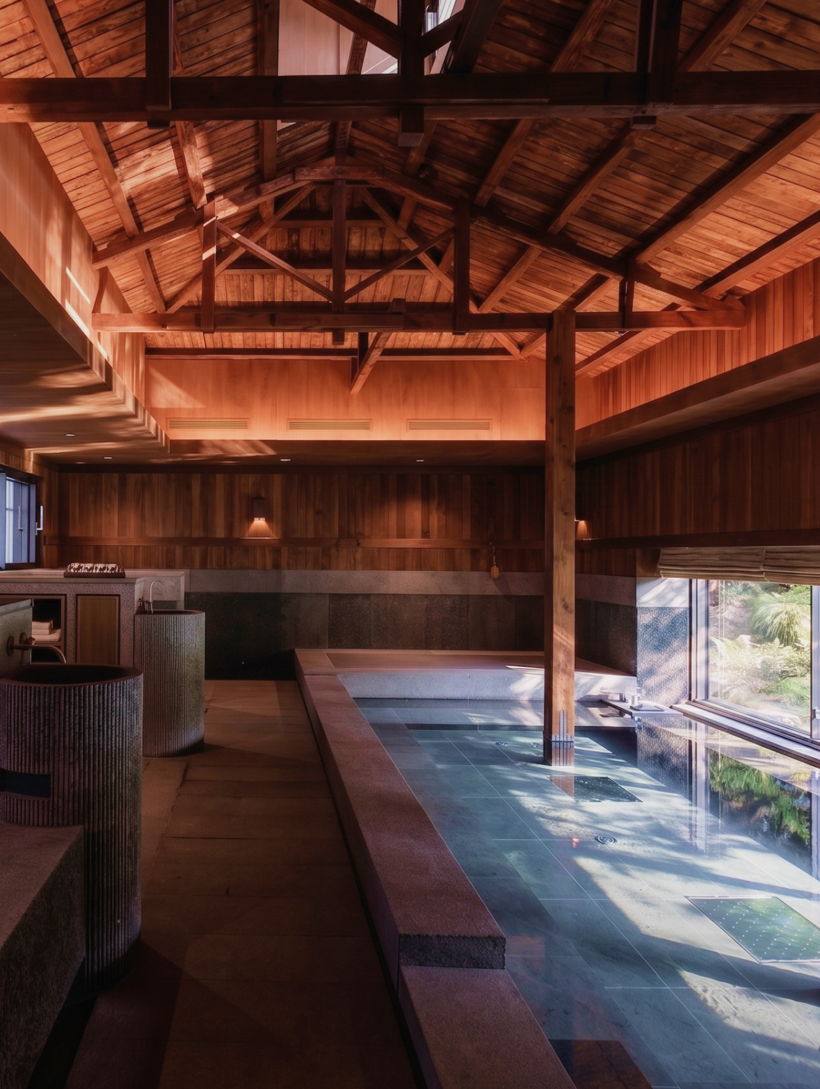 大きなスパハウスのある
有名人御用達の宿